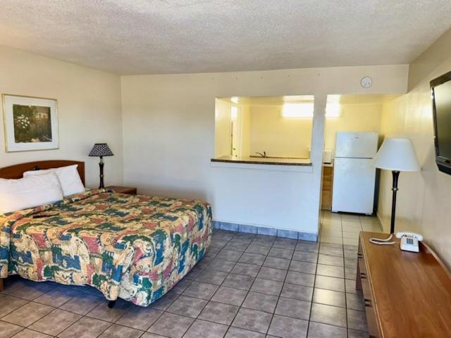 Big Chile Inn & Suites Las Cruces Exterior photo