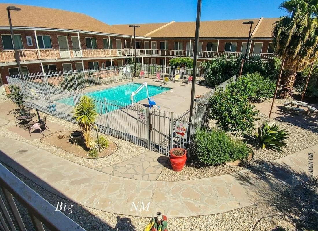 Big Chile Inn & Suites Las Cruces Exterior photo