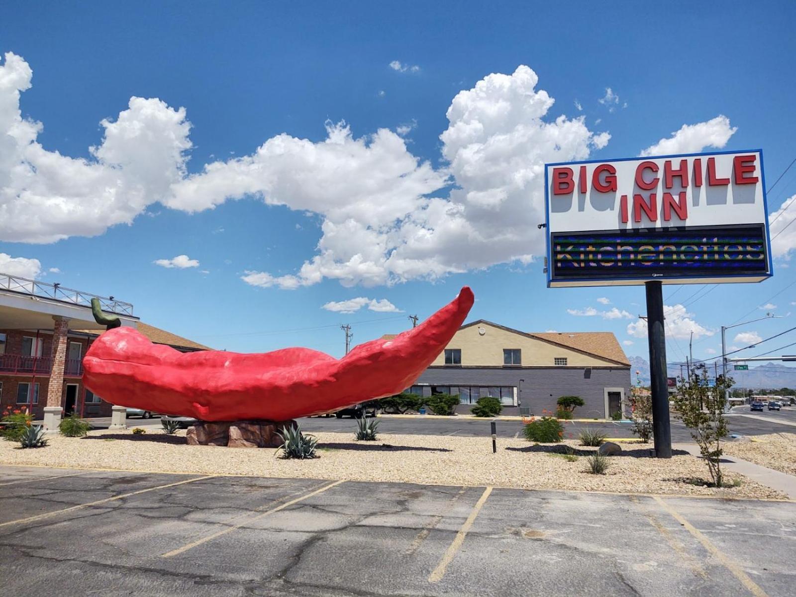 Big Chile Inn & Suites Las Cruces Exterior photo