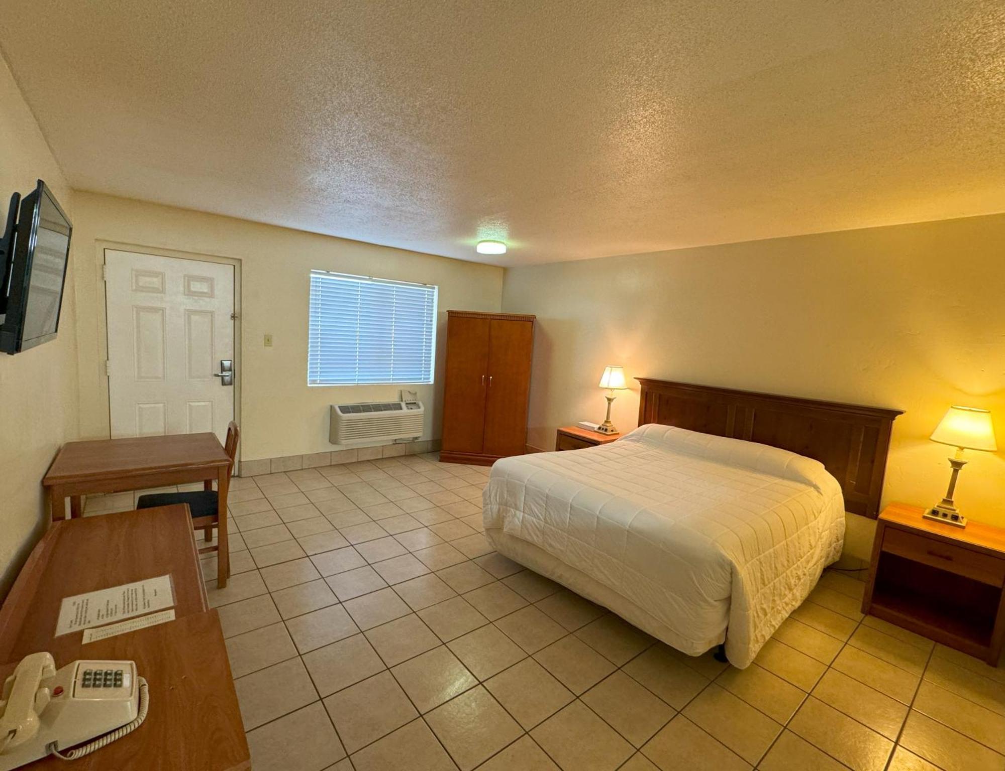 Big Chile Inn & Suites Las Cruces Exterior photo