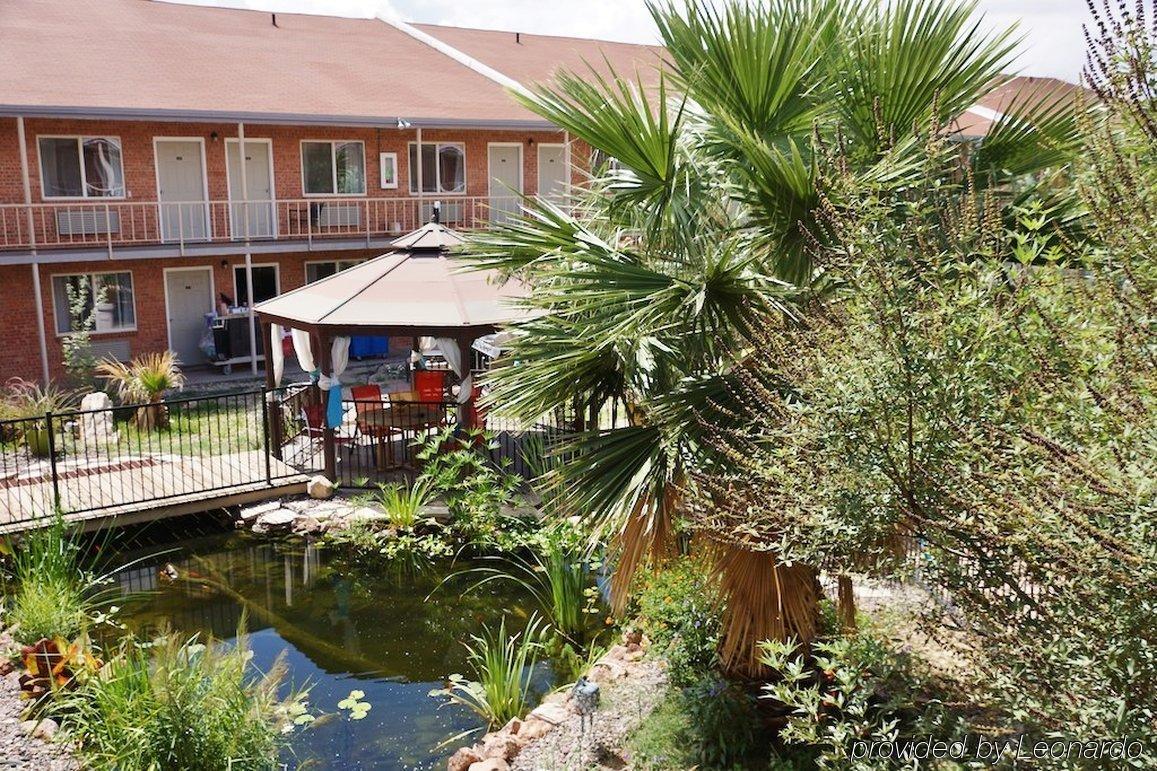 Big Chile Inn & Suites Las Cruces Exterior photo
