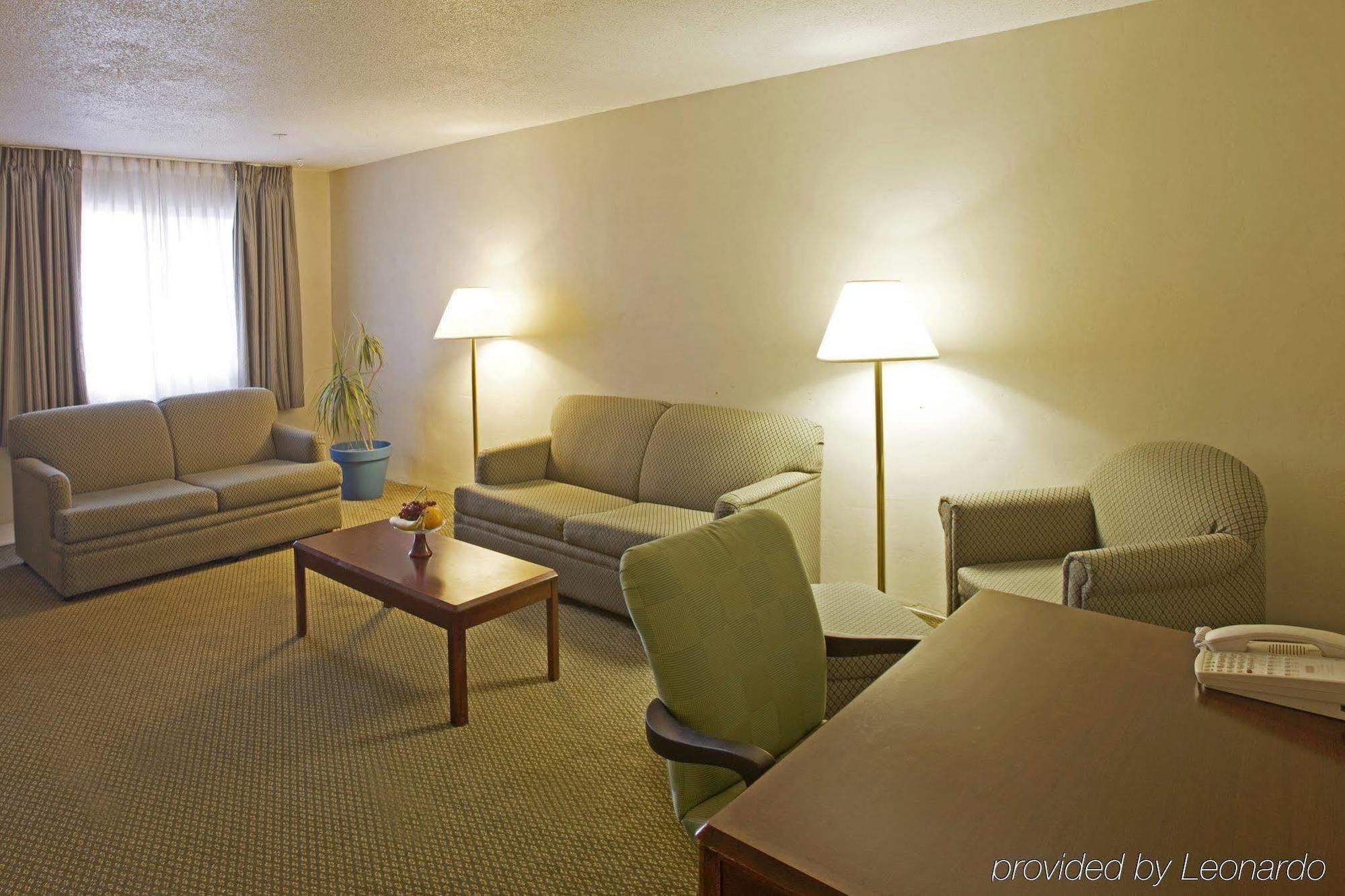 Big Chile Inn & Suites Las Cruces Room photo