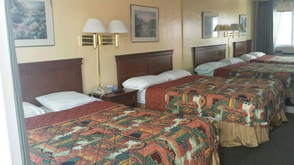 Big Chile Inn & Suites Las Cruces Exterior photo